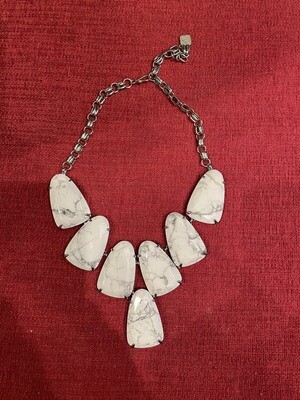 Kendra Scott Macie Statement Necklace in White Howlite. Like New!