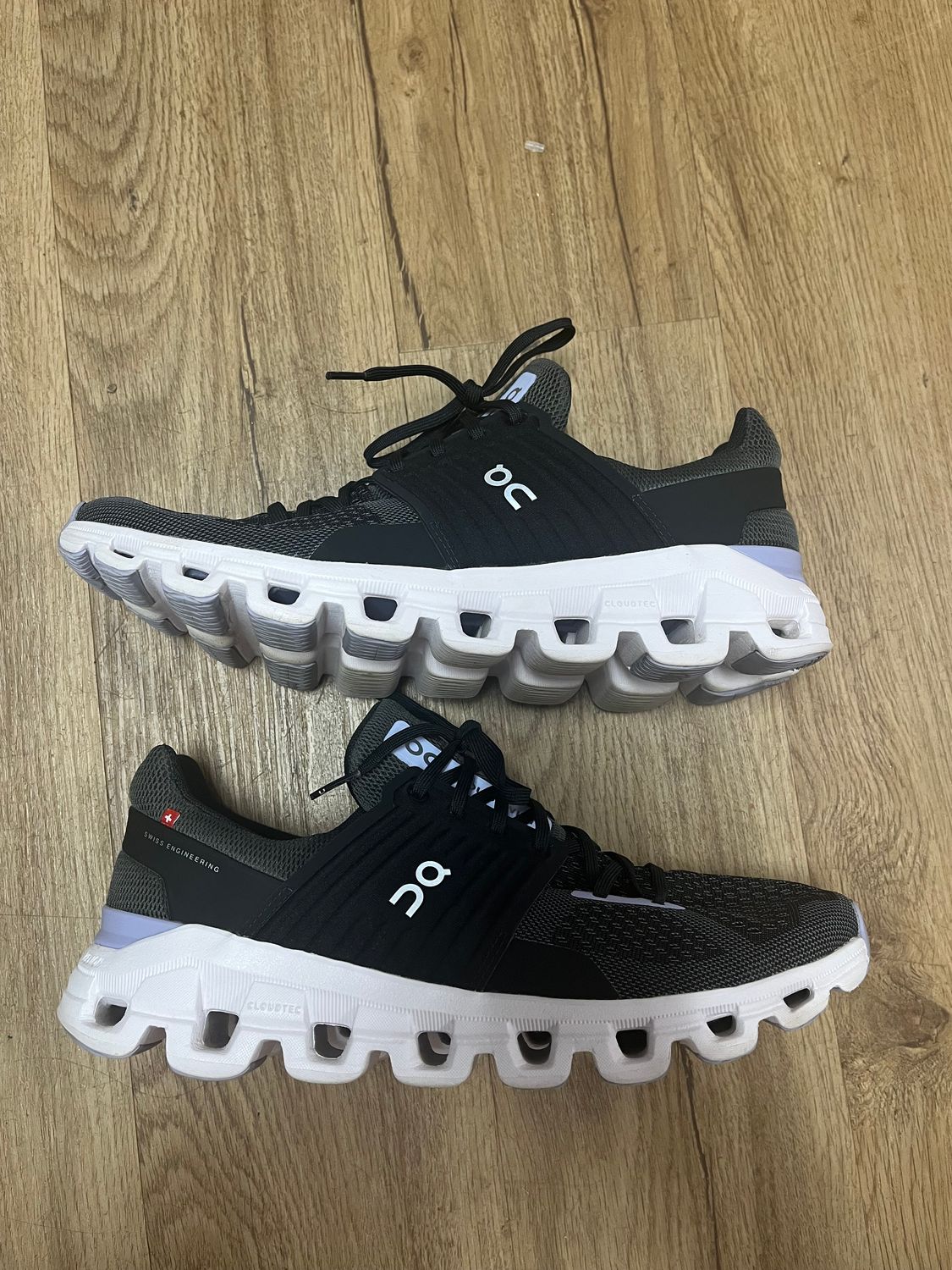 On Cloud Sneakers 10.5 - EUC