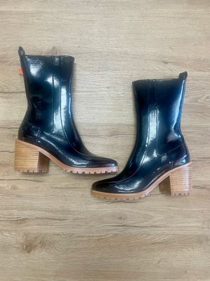 Silent D boots