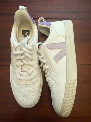 Veja Size 5 (women’s)