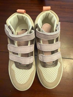 Veja Size 4 Youth