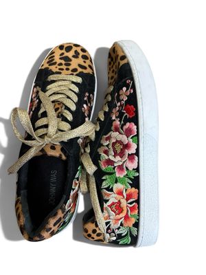 Johnny Was Size 9 Sneakers