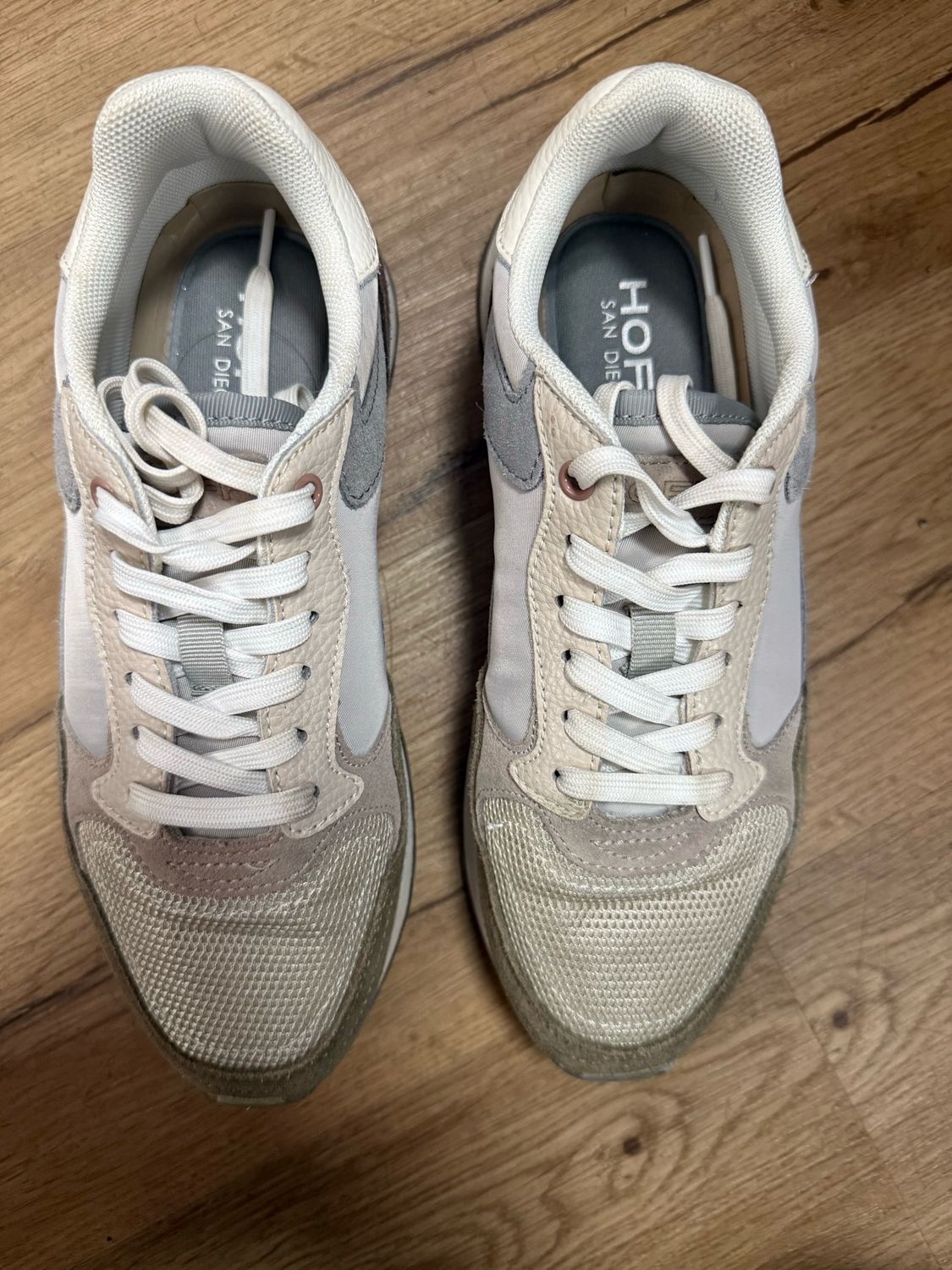 Hoff Size 6 Sneakers