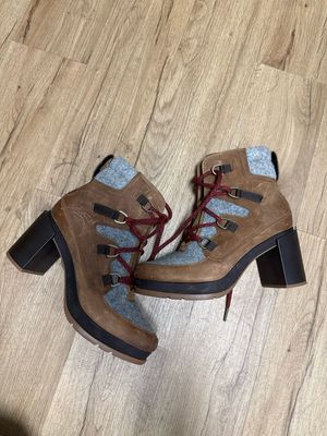 Sorel Size 9 Boots