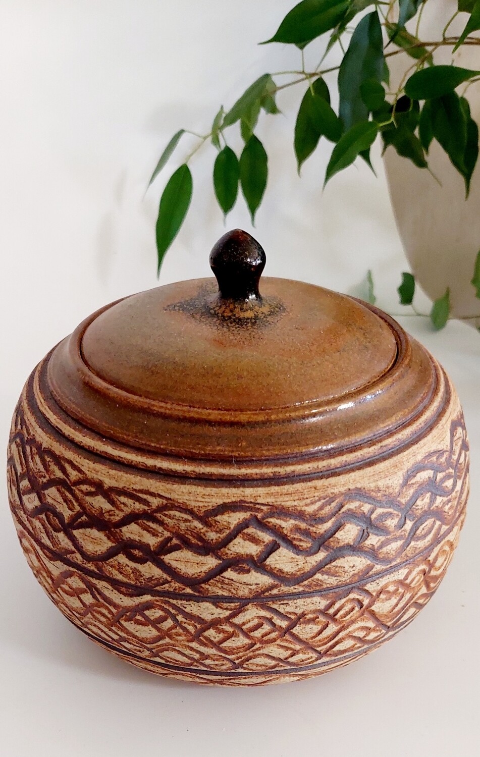 Mervyn John (Mel), Cole Sgraffito and Oxide-Stained Lidded Pot, Great Decorative Piece.