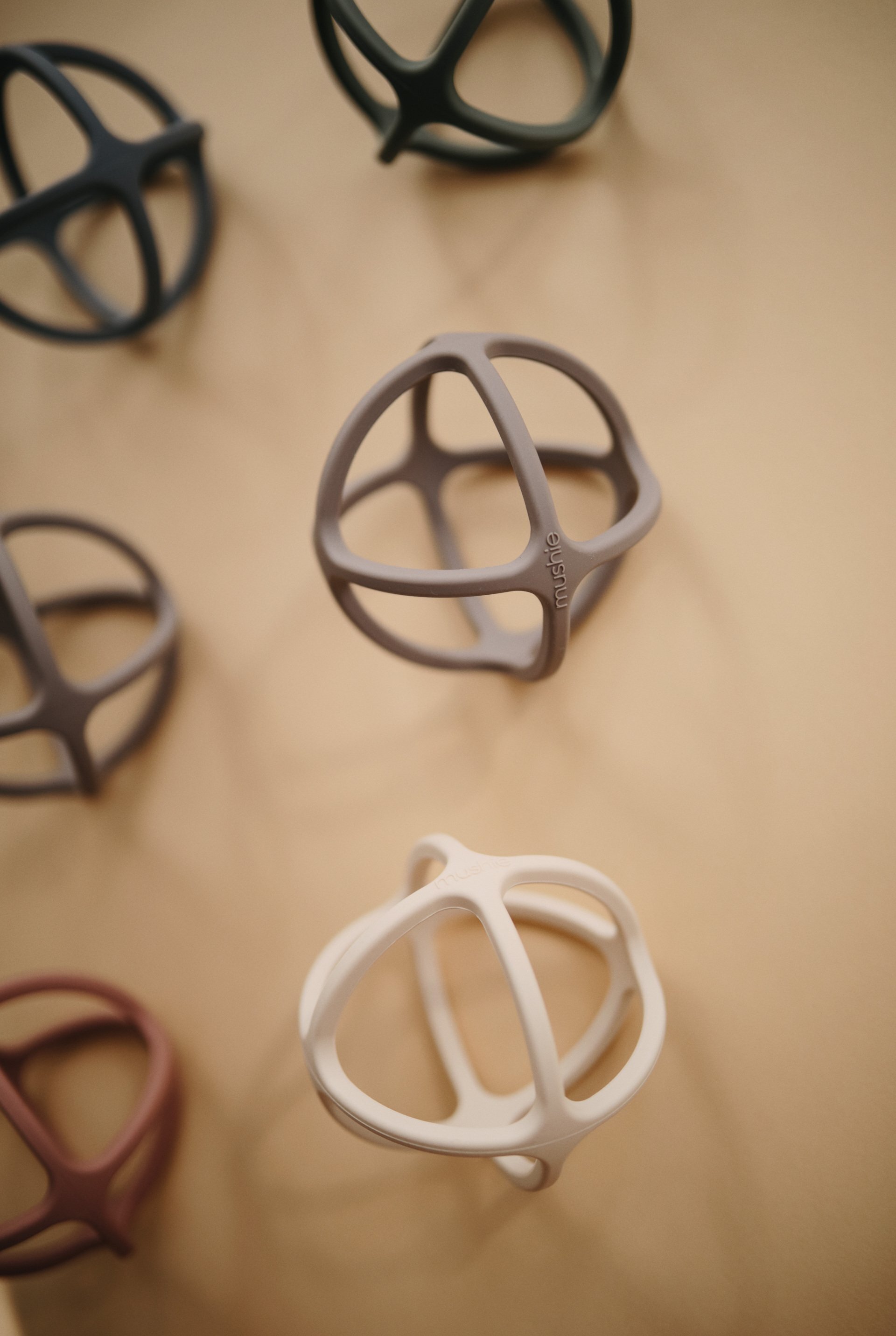 Bijtring bal - Shifting sand - Mushie