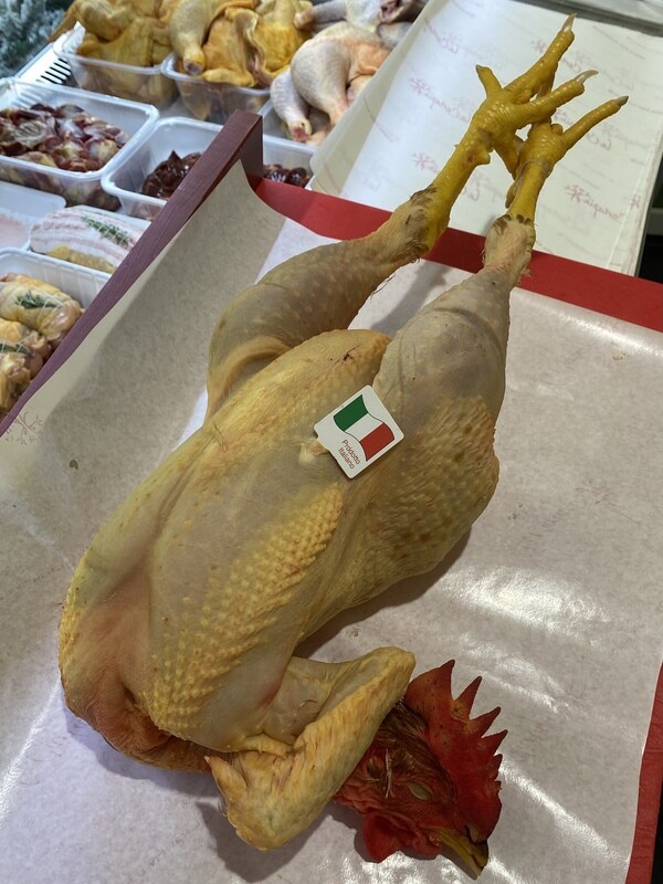 POLLO NOSTRANO INTERO  (circa 2,5 kg l'uno)