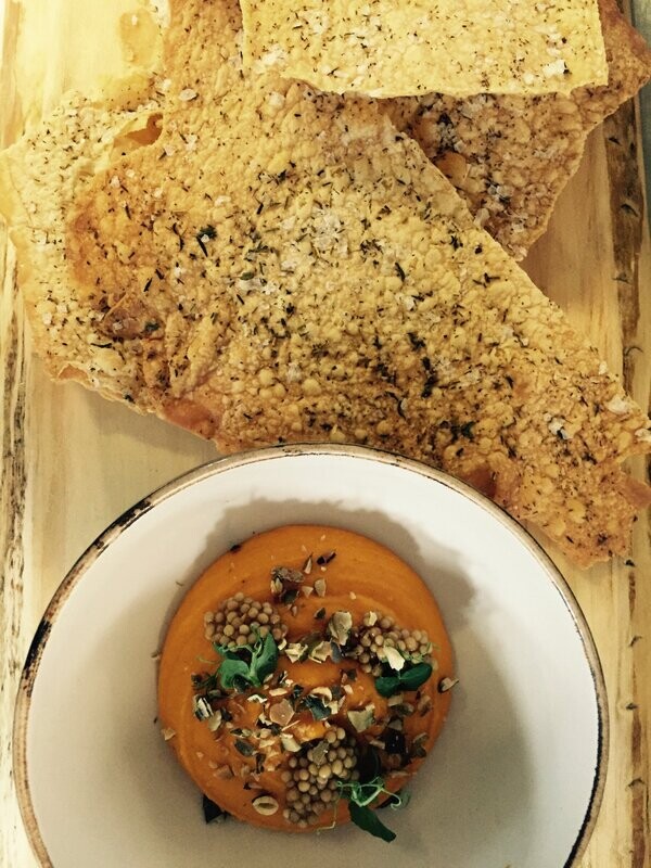 Krokant platbrood met huisbereide dip