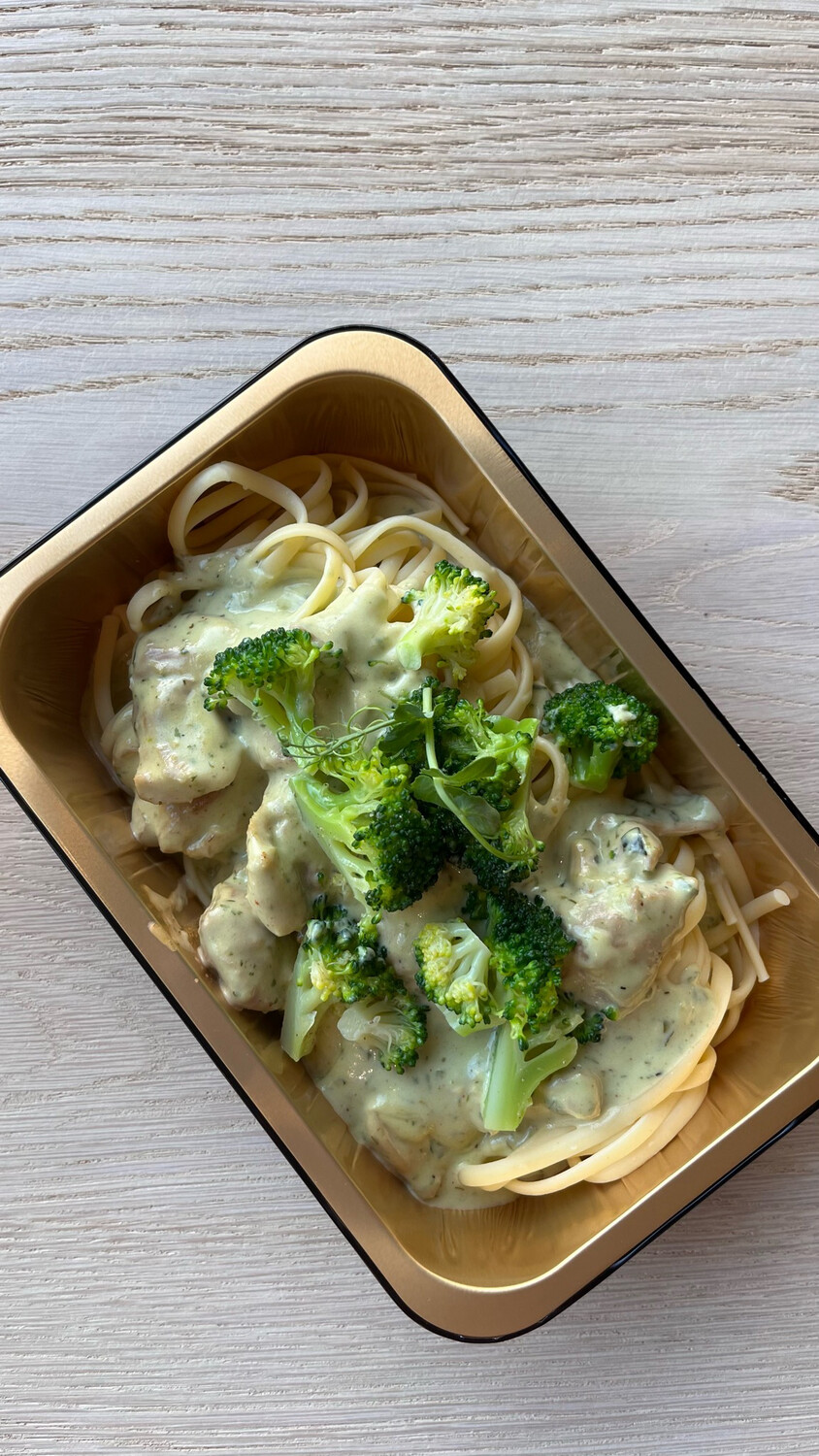 Linguini Met Pesto, Kip & Broccoli