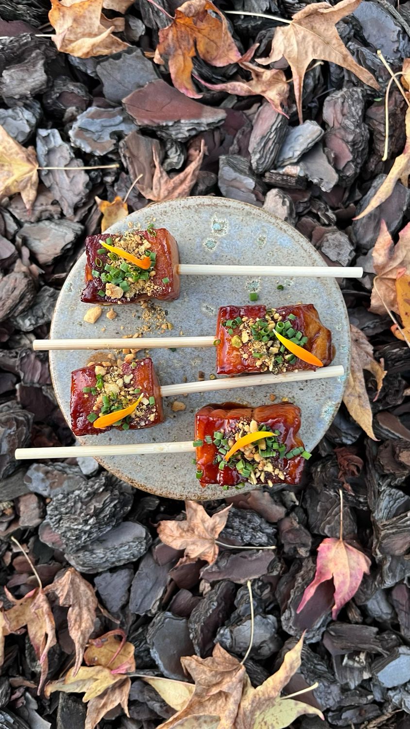 Spiesjes van gelakt buikspek(4 stuks)
