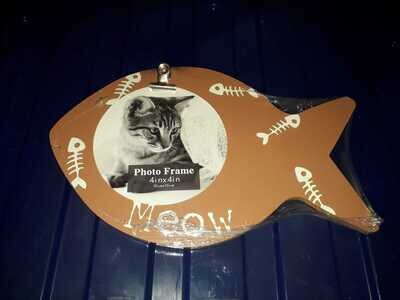 **HUMAN ITEMS - Fish Shaped "MEOW" Picture Frame w/Clip