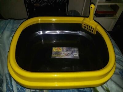 ​Animal Planet Litter Box w/Scoop