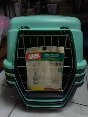 ​Animal Planet Cat Carrier; Size: 58cm x 38cm × 38cm (23.2 in x 15.2 in x 15.2 in)