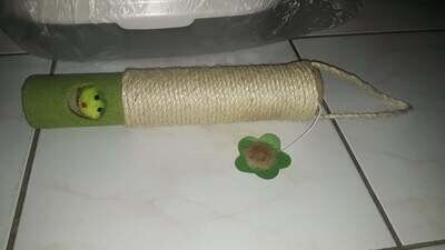 ​Animal Planet Scratching Post w/Hiding Mouse &amp; Hanging Flower