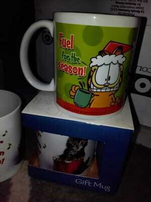 x Garfield.com (Leanin&#39;🌲Tree) &amp; Rachael Hale (Leanin&#39;🌲Tree) Christmas Cat Mugs