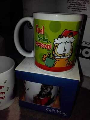 x Garfield.com (Leanin'🌲Tree) &amp; Rachael Hale (Leanin'🌲Tree) Christmas Cat Mugs