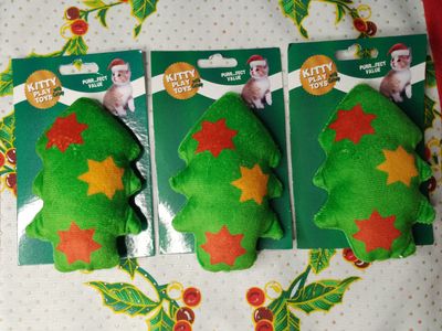 ( 1) Christmas Kitty Play Toys CHRISTMAS TREE With Catnip (Batting Cat Toy​ / Catnip Toy)