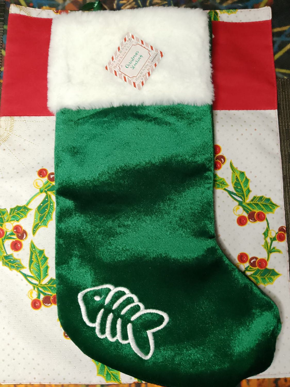 ( 1) Christmas Stocking Velvety Green Christmas Stocking with Fish Embroidery &amp; Plush For Cats (1 pc)
