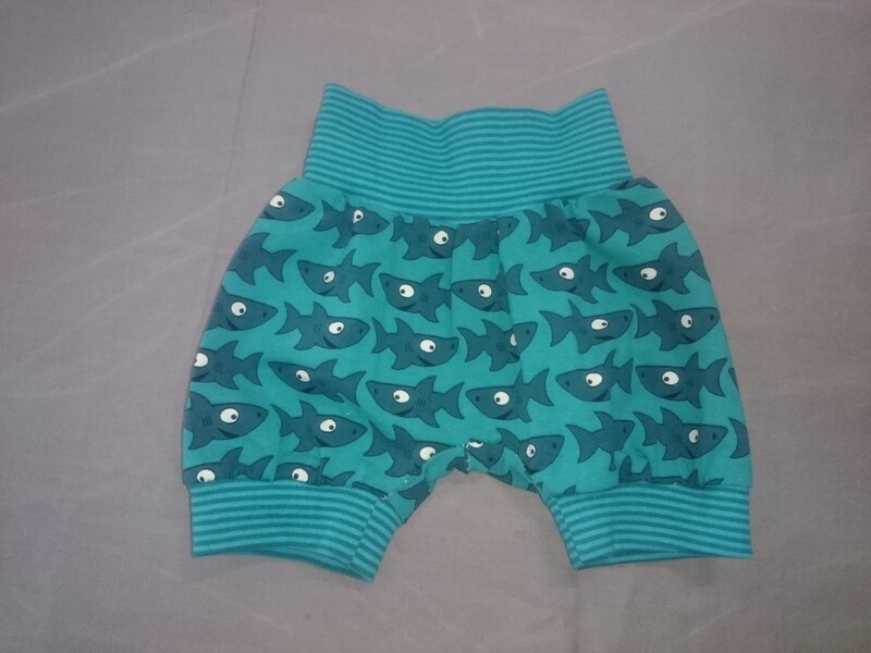 Ballon-Shorts Haie auf petrol ab