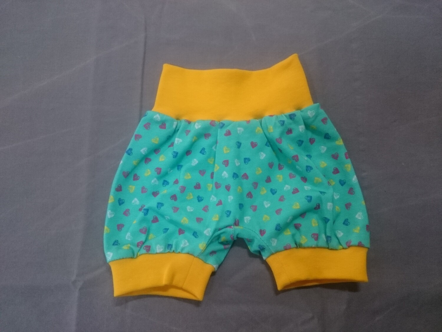 Ballon-Shorts Herze auf mint ab