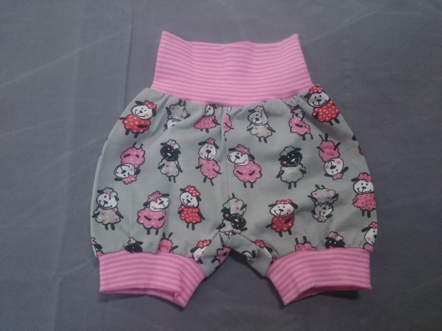 Ballon-Shorts Schafe rosa ab