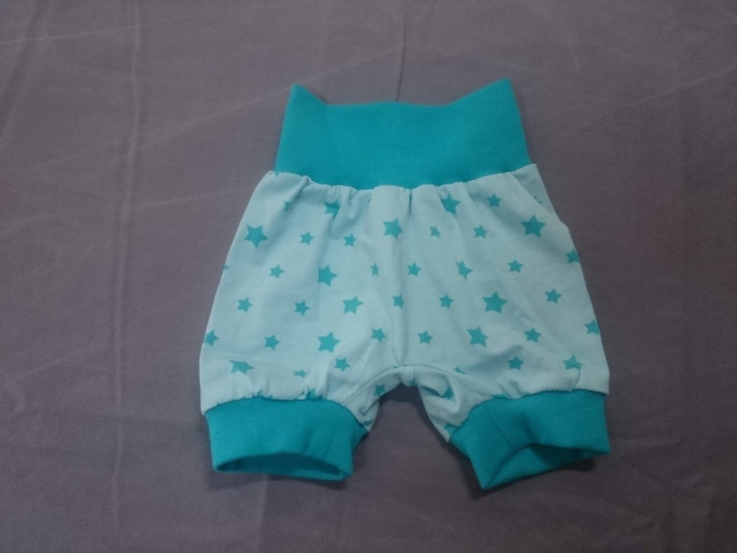 Ballon-Shorts Sterne petrol auf mint