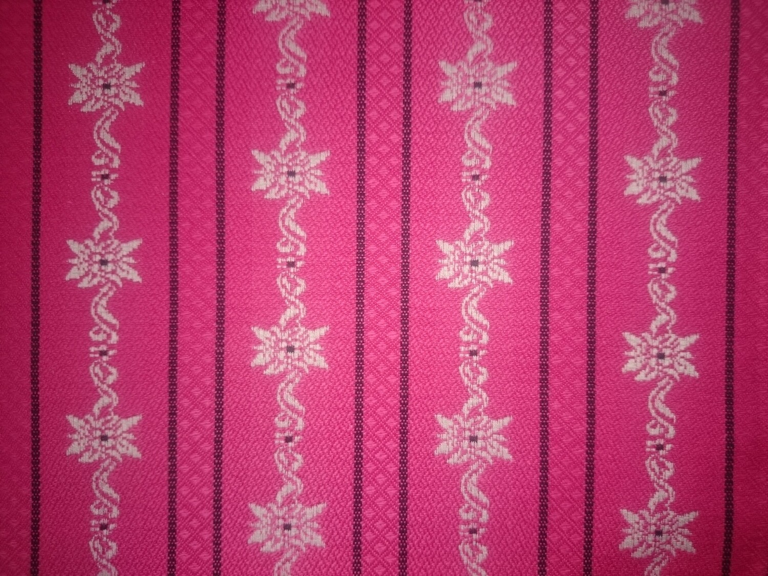 Rock aus original Edelweiss-Barchentstoff pink ab