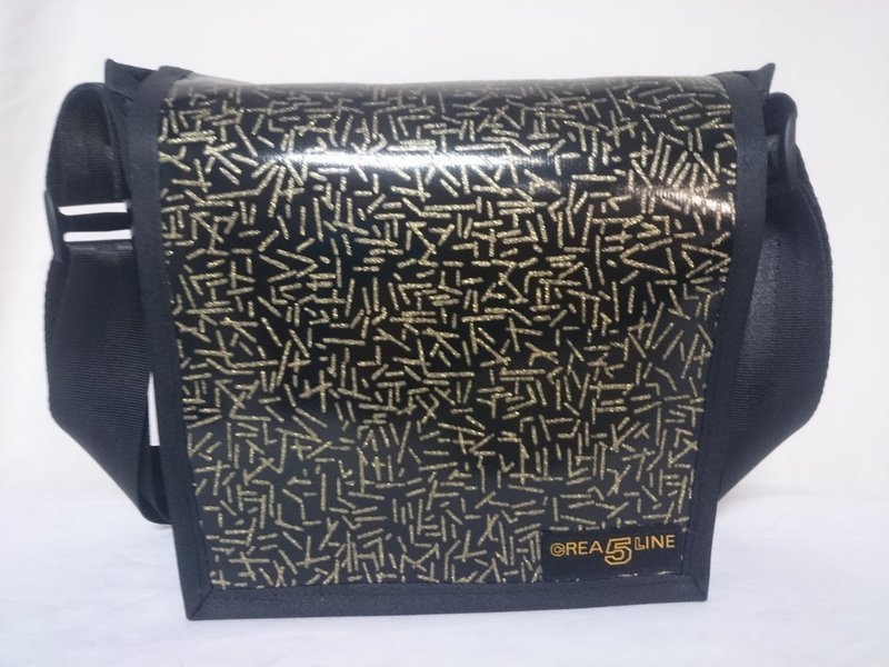 Handtasche klein / goldene Streifen ab