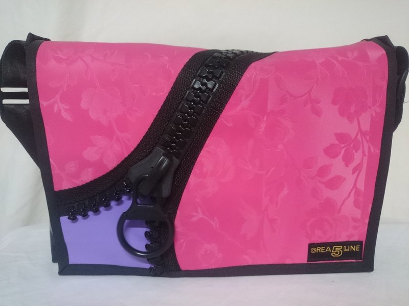 Handtasche mit Dekor - Reissverschluss Rosenmuster pink