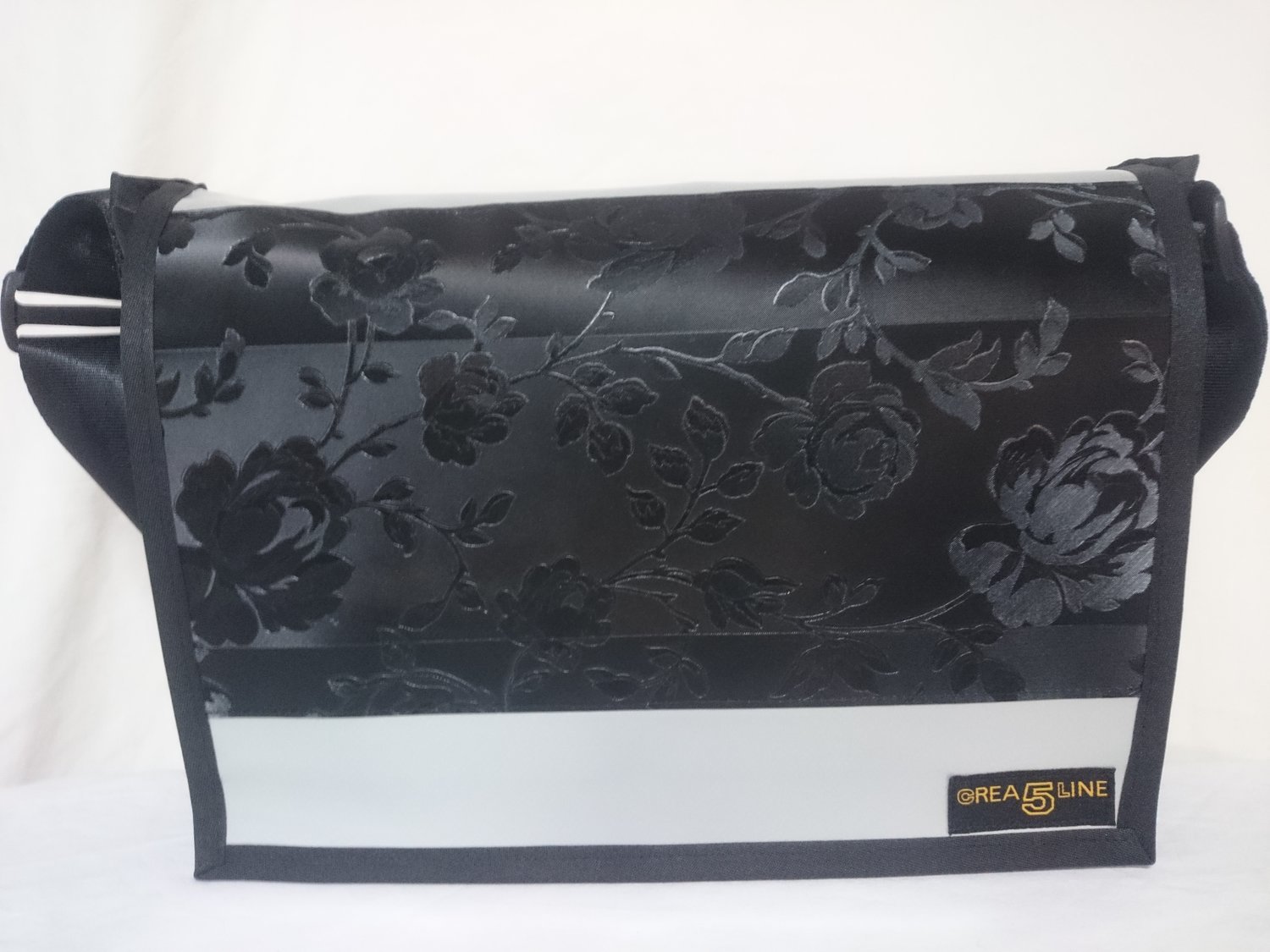 Handtasche gross / Rosenmuster vertikal auf Blache ab