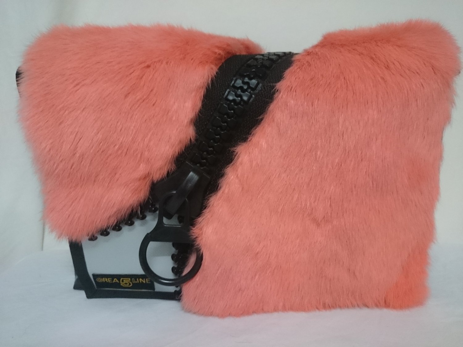 Handtasche gross mit Hasenfell in lachs und Dekor - Reissverschluss, Einsatz in silber