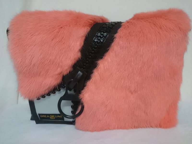 Handtasche gross mit Hasenfell in lachs und Dekor - Reissverschluss, Einsatz in silber