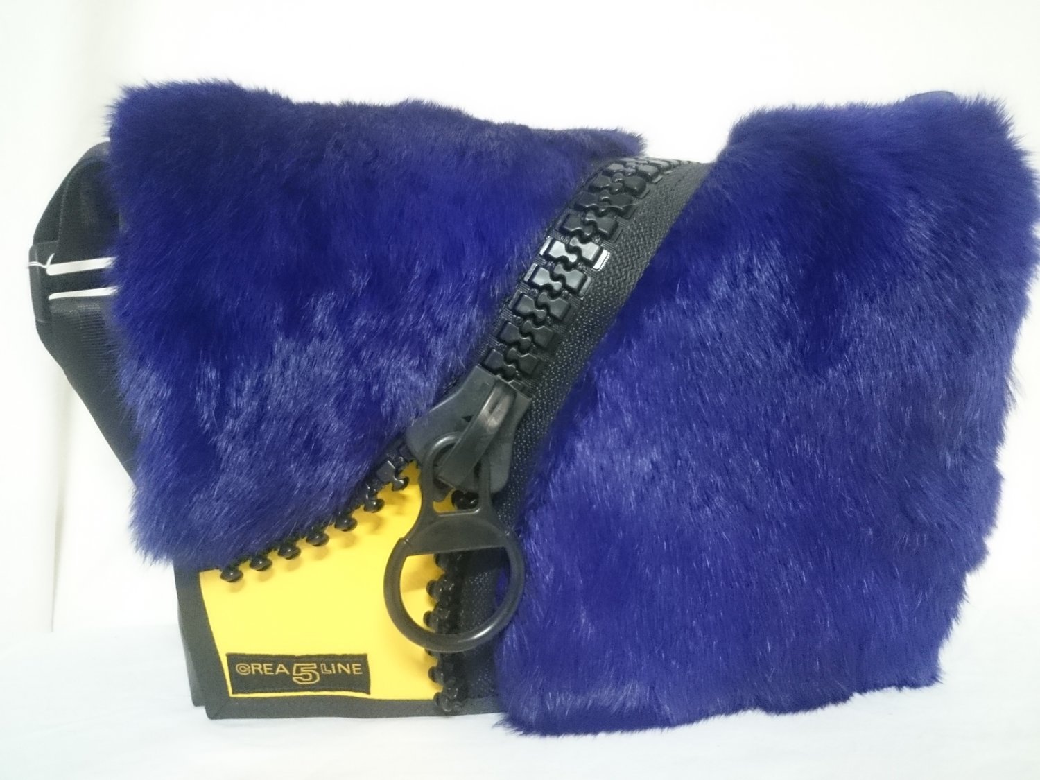 Handtasche gross mit Hasenfell in mauve und Dekor - Reissverschluss, Einsatz in gelb