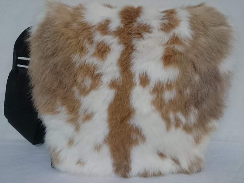 Handtasche klein mit Hasenfell weiss/rot