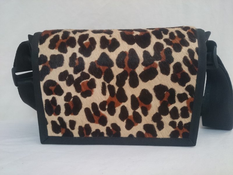 Handtasche mini / Stierfell "Leopard" ab