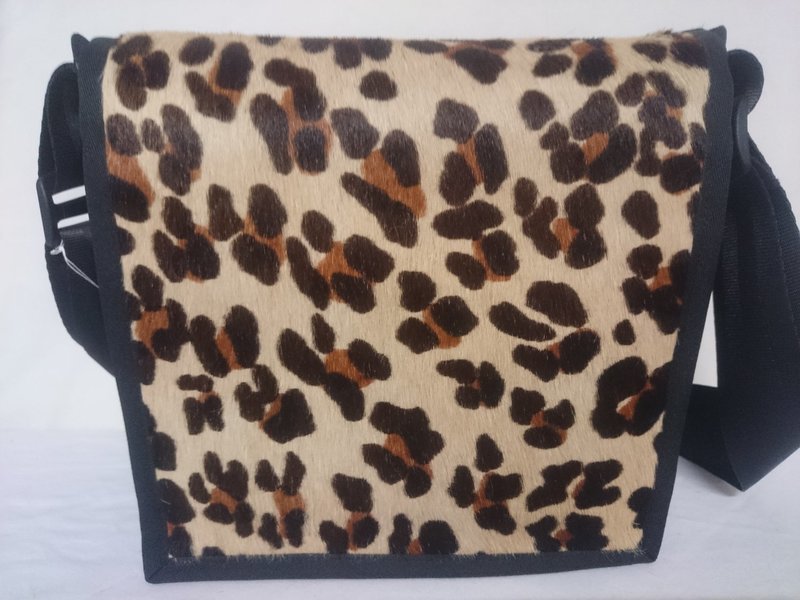 Handtasche klein / Stierfell "Leopard" ab