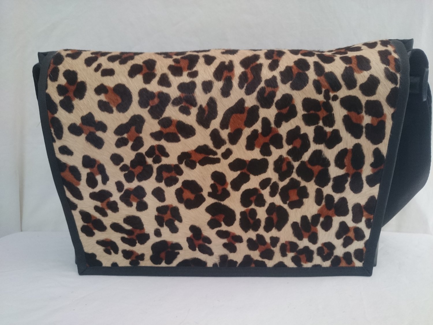 Handtasche/Laptoptasche/Wickeltasche Stierfell "Leopard" ab