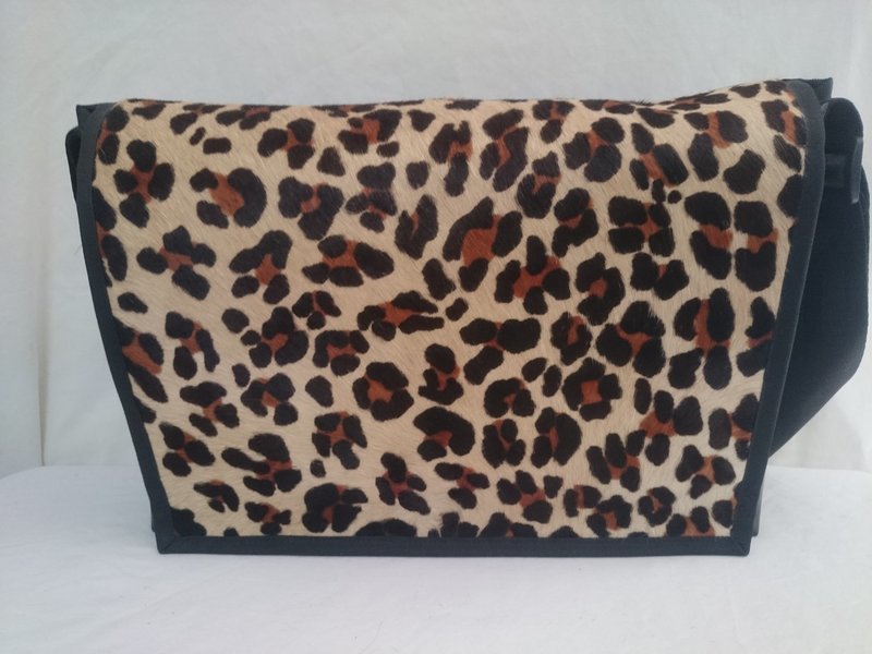 Handtasche/Laptoptasche/Wickeltasche Stierfell "Leopard" ab