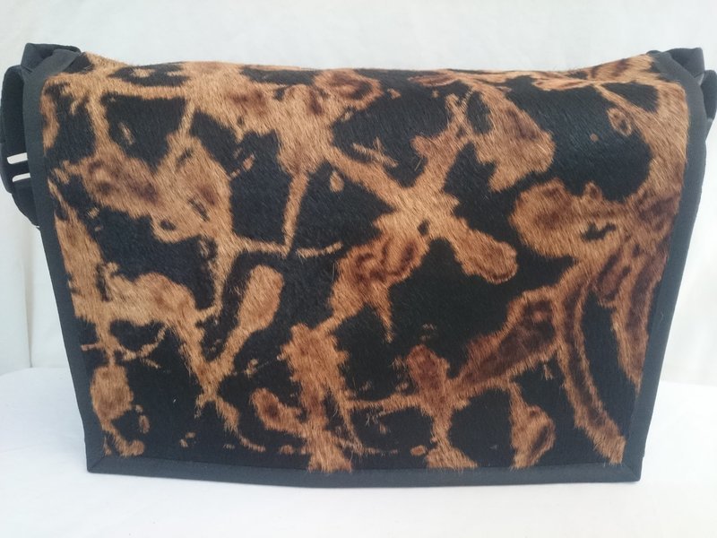 Handtasche/Laptoptasche/Wickeltasche Stierfell Artist preto ab