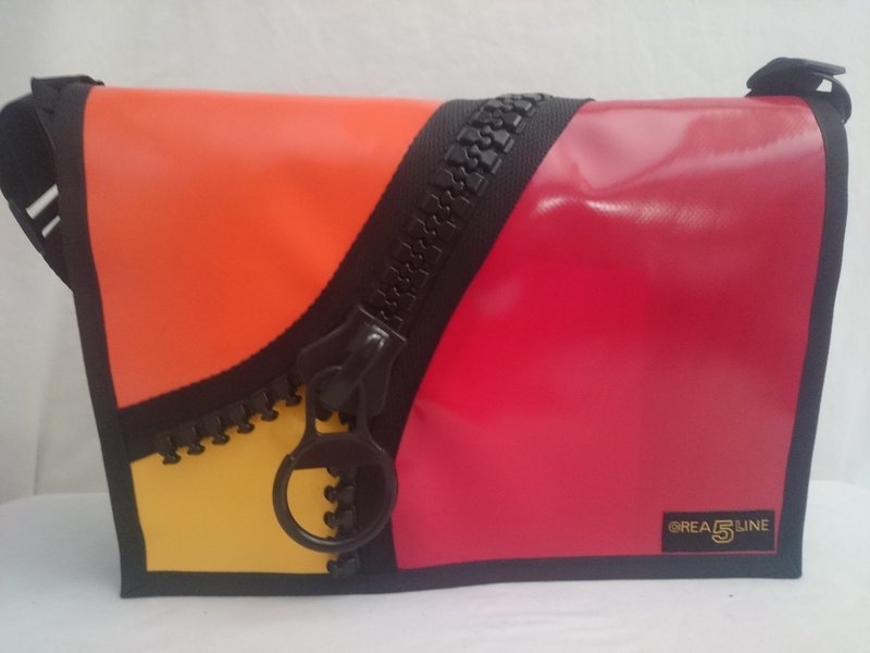 Handtasche mit Dekor - Reissverschluss tricolor (farblich frei wählbar) ab