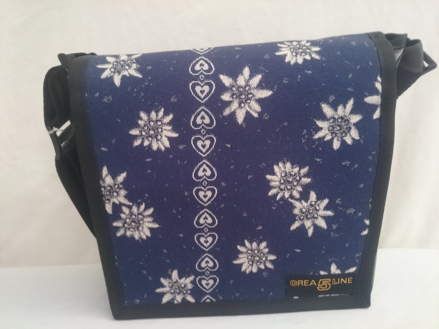 Handtasche klein / Edelweiss auf Jeans-Stoff ab