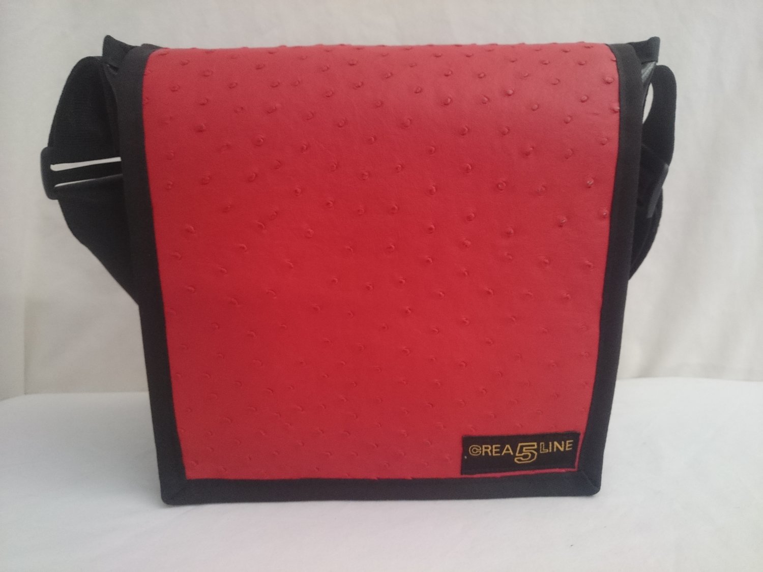 Handtasche klein / Strauss-Optik rot ab
