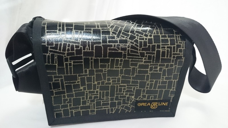 Handtasche mini / goldene Hüüsli ab