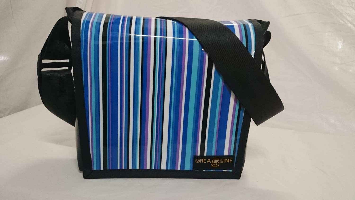 Handtasche klein / blaue Streifen ab