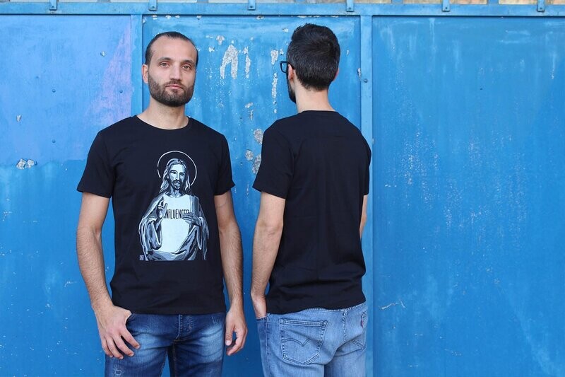 T-SHIRT INFLUENCER