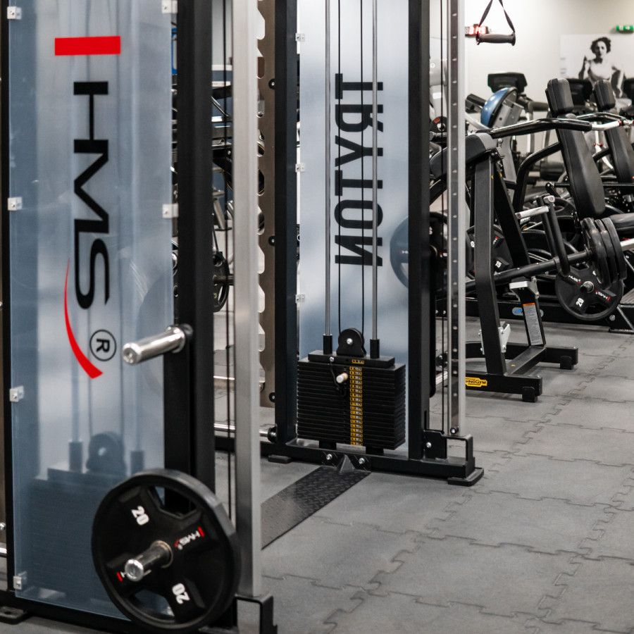 MÁQUINA SMITH 3D  COMERCIAL Y PUERTA DE POLEA DOBLE HMS TRYTON