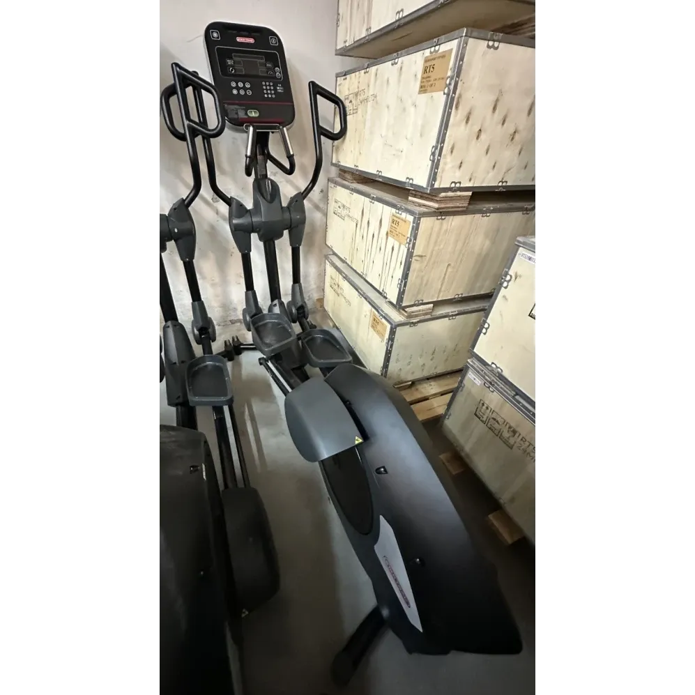 ENTRENADOR ELÍPTICO COMERCIAL STAR TRAC 8-RDE CON TRACCIÓN TRASERA (REACONDICIONADO)