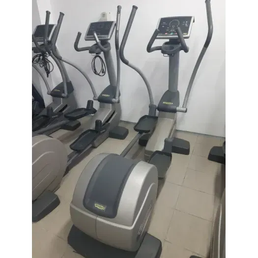 BICICLETA ELÍPTICA TECHNOGYM EXCITE (USADA EN BUEN ESTADO)