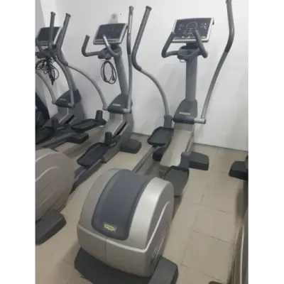 BICICLETA ELÍPTICA TECHNOGYM EXCITE (USADA EN BUEN ESTADO)