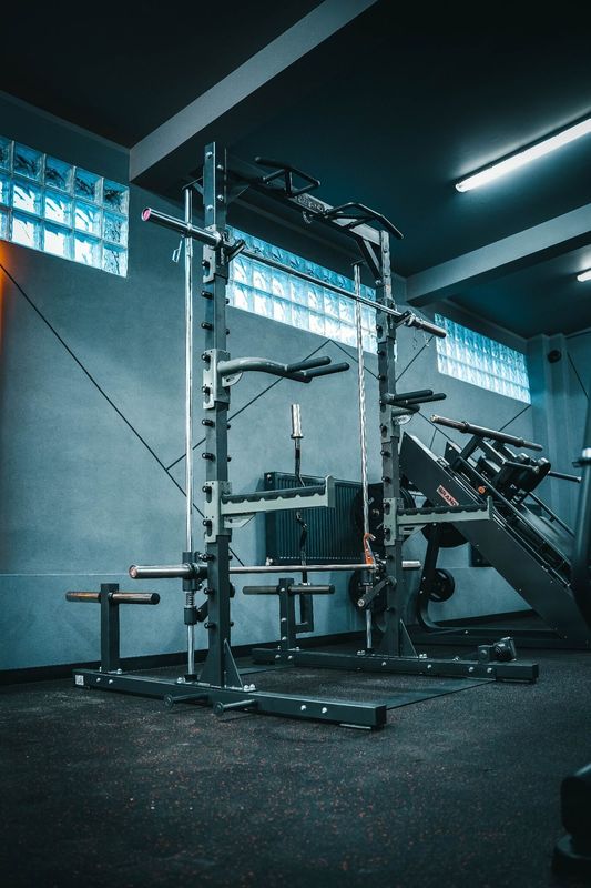 Jaula de entrenamiento Smith Half Rack Profesional Grand Fitness Jaula de entrenamiento Smith Half Rack Profesional Grand Fitness